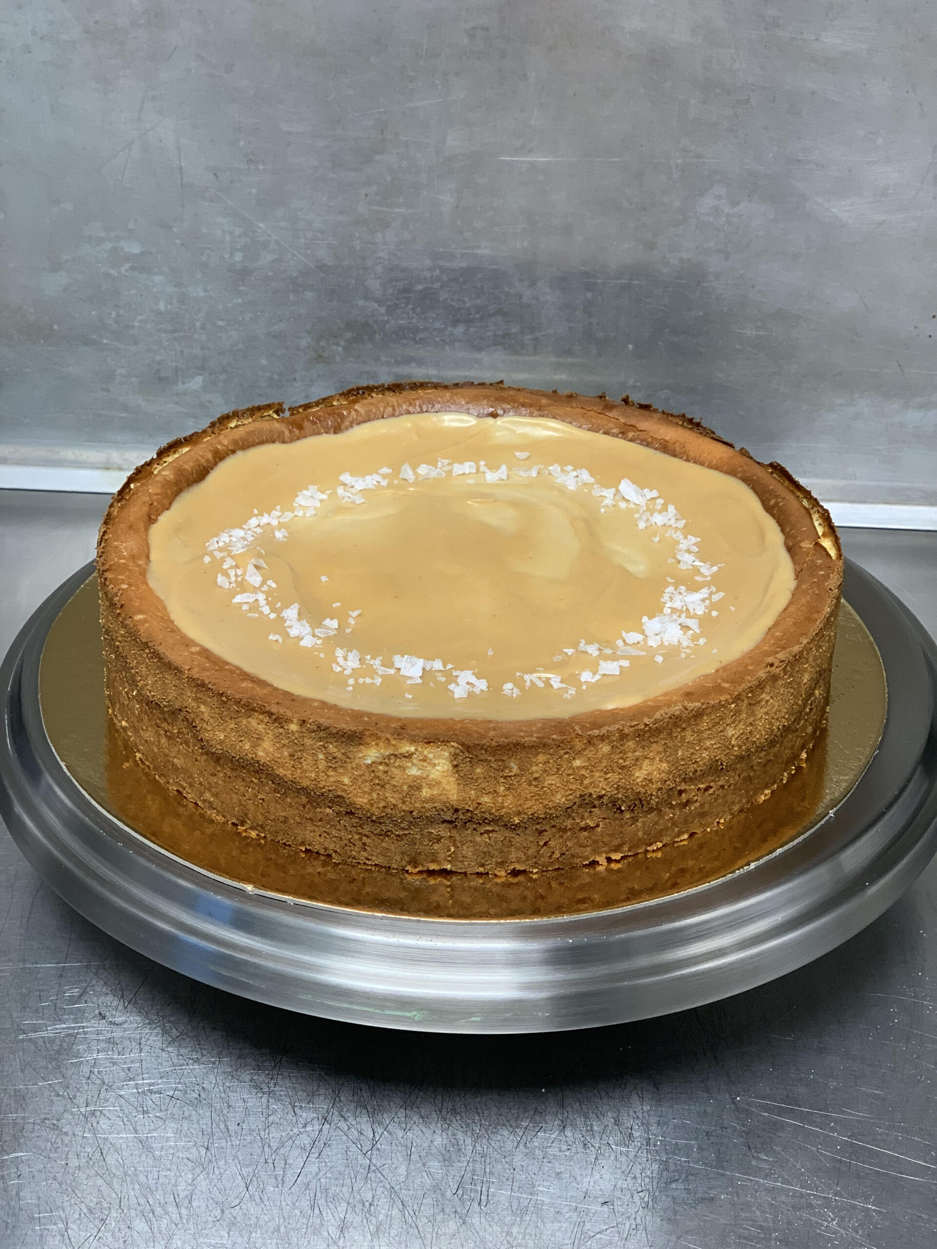 Salted caramel juustokakku, 15 hlö
